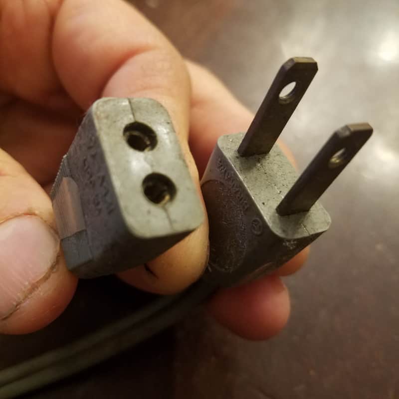 One (1) Weird Wide Electric Disconnect Plug Power Cord Cable Non-polarized Rectangle 1961 image 1