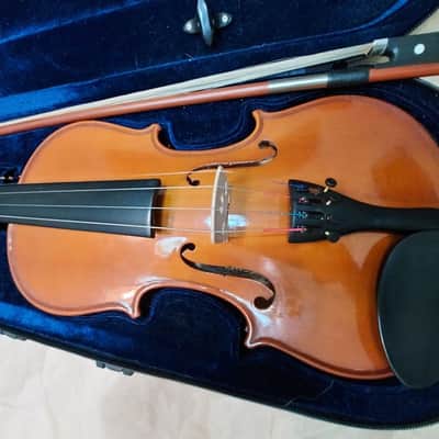 De Villier VN443 sized 4/4 violin with bow and case. China. Very Good Condition image 6