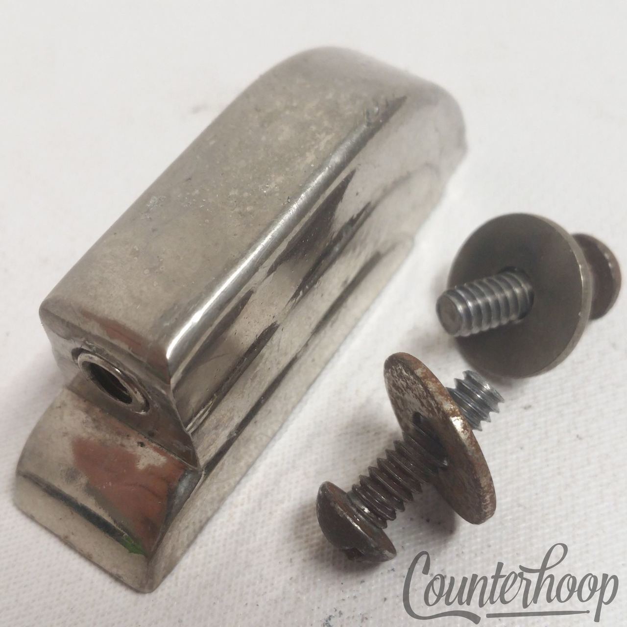 Leedy 1x Large Beavertail Bass/Floor Tom Drum Lug Elkhart Nickel Vintage 40s USA — main photograph