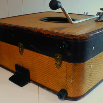 The "Cavanaugh" Suitcase Kick Drum / built by Side Show Drums image 9