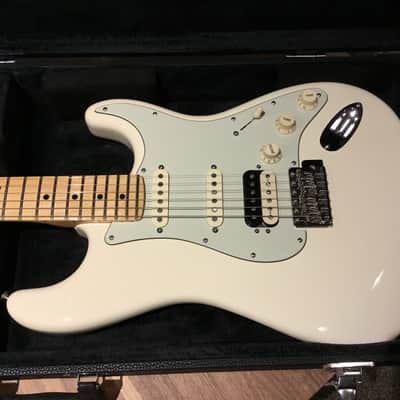 2015 Fender American PRO Standard Stratocaster HSS - Olympic White image 16