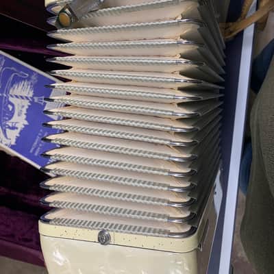 Settimio Soprani Dick Contino Model L277 50s or 60s - Ivory Accordion image 4