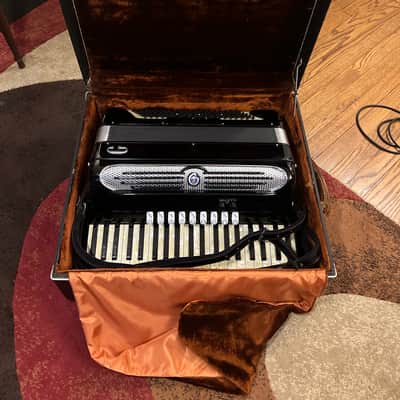 Giuletti F 94 - Black 120 bass accordion image 2