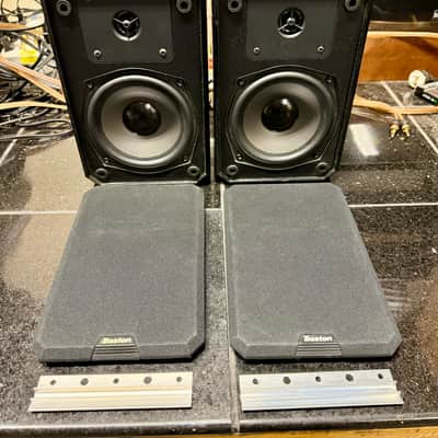Boston Acoustics HD5 Bookshelf Speakers w/ brackets; Tested SEE VIDEO image 1
