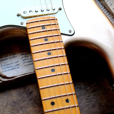 FENDER "American Professional Classic Stratocaster Fade Firemist Gold" GIGBAG, 3, 46 KG image 8