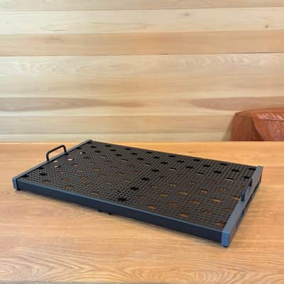 Temple Audio TRIO 28 GM Pedalboard with Flight Case 2010s - Gunmetal image 3