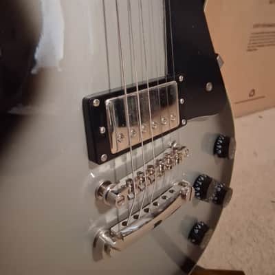 Epiphone Les Paul Custom Pro Silver Burst 2011 with hard case image 8