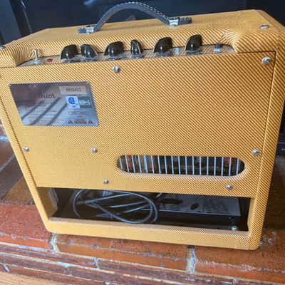 Fender Blues Junior Lacquered Tweed 15-Watt 1x12" Guitar Combo 2016 - Present - Lacquered Tweed image 3