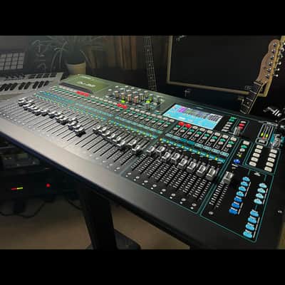 Allen & Heath QU-32 32-Channel Digital Mixer + Decksaver Cover 2015 - Present - Black image 3