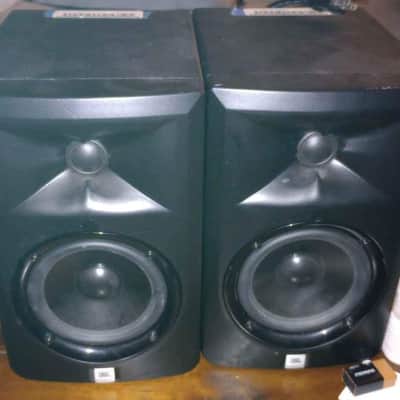 JBL LSR305 2-Way powered Studio Monitors (Pair) 2010s - Black image 1