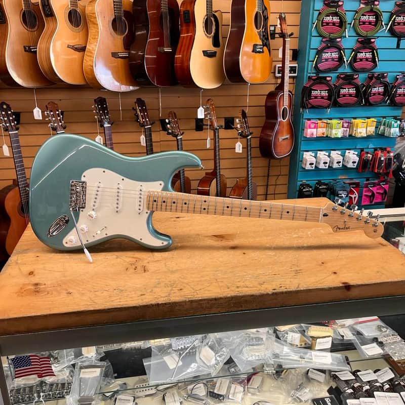 Fender Player Stratocaster 2022 Electric Guitar w/Bag