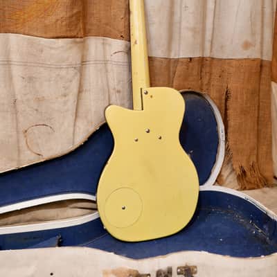 Silvertone Danelectro Model 1357 1955 - Yellow image 6