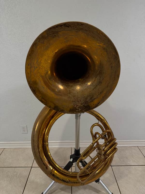 Conn 20K Sousaphone - Lacquer: Unbeatable Price for a Vintage Legend!