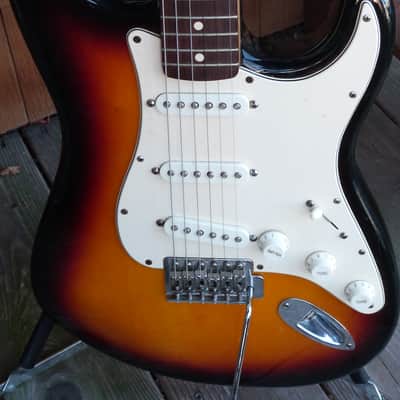 Fender Strat Sunburst made in mexico with original hardshell case 2005 - Sunburst image 11