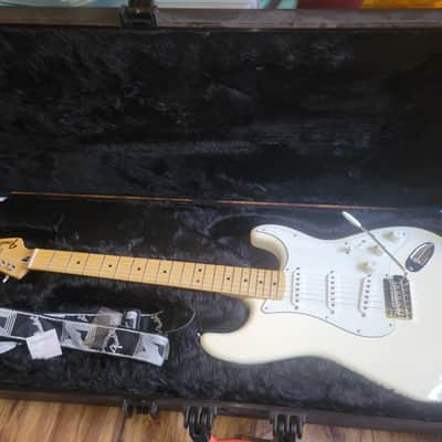 Fender Standard Stratocaster-Arctic White image 1