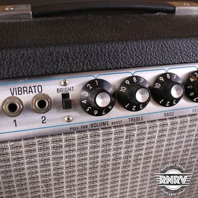 Fender Vibrolux Reverb 2-Channel 35-Watt 2x10" Guitar Combo 1970 - 1980 - Silverface image 4