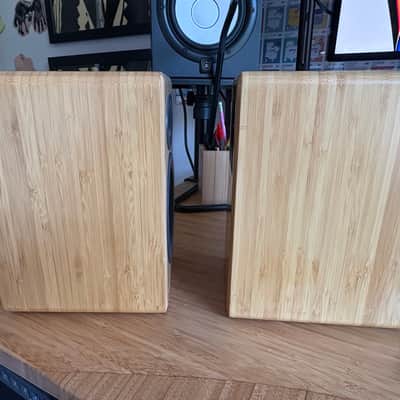 AudioEngine P4 Passive Bookshelf Speakers - Bamboo image 5