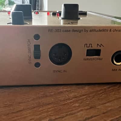 Dinsync RE-303 Bass Line 2023 - Gold / Black image 4
