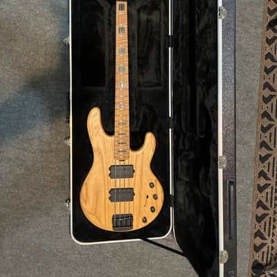 Music Man Stingray Classic Limited Edition Gilded White 2012