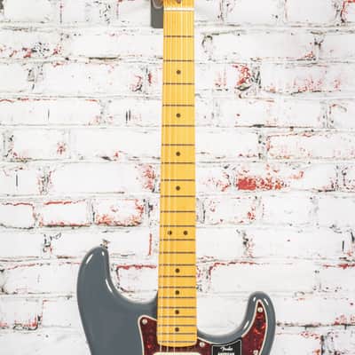 Fender - American Professional Classic Stratocaster - Electric Guitar - HSS - Maple Fingerboard - Faded Black - w/ Deluxe Gigbag image 3