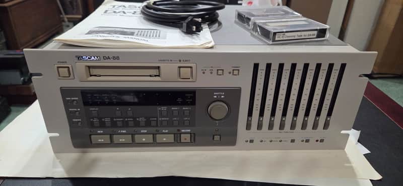 TASCAM DA88 - White image 1