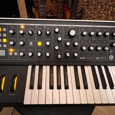 Moog Subsequent 25 Analog Synth 2020 - Present Black Bild 7