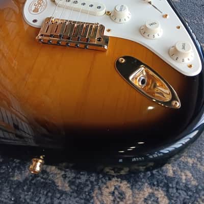 Fender 50th Anniversary American Deluxe Stratocaster 2004 - Sunburst image 9