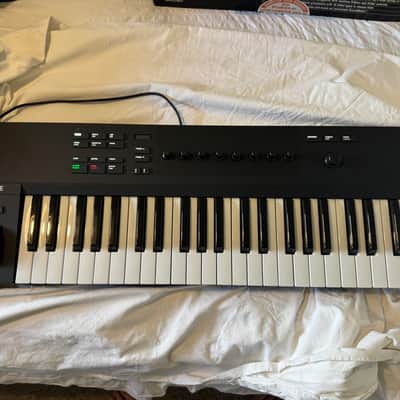 Native Instruments Komplete Kontrol A49 2018 - Present - Black image 1