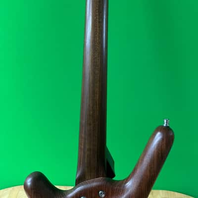 Warick Corvette Standard 4-string fretless bass - Bubinga body image 6
