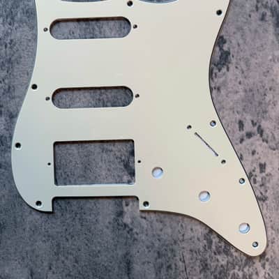 BMC Standard Stratocaster® Strat® Pickguard 3 Ply 11 Hole HSS Humbucker Single Single Cream [L17] image 1