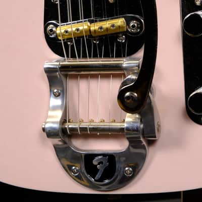 Mint Fender 1963 Esquire® Custom Bigsby® DLX Closet Classic - Faded Shell Pink image 9