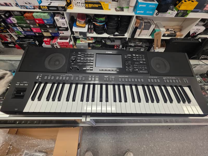 Yamaha PSR-SX920 61-Key Arranger Workstation 2024 - Present - Black image 1
