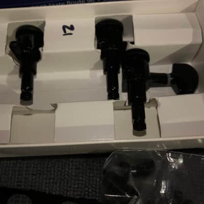 Hipshot 6 inline black locking tuners image 3