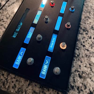 Line 6 Helix Rack with Controller  - Black image 5