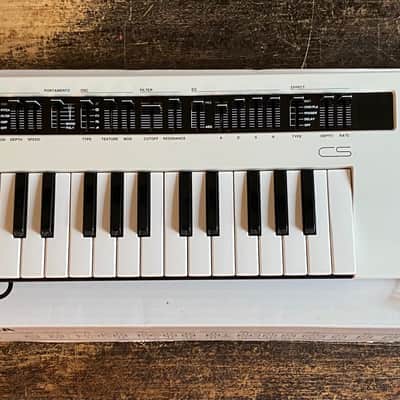 Yamaha Reface CS Mini Mobile Keyboard 2015 - Present - White image 7