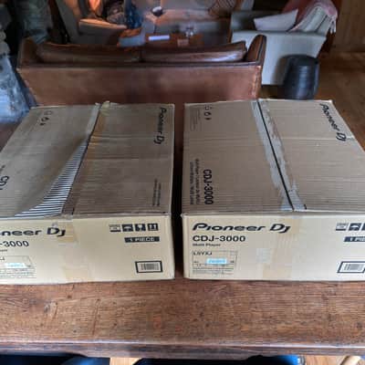 Pioneer CDJ-3000 (Pair) - Excellent condition, boxed image 12