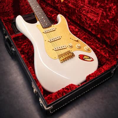 Fender Custom Shop 75th Diamond Anniversary Stratocaster – Diamond White Pearl NOS – Gold Hardware – 2021 image 1