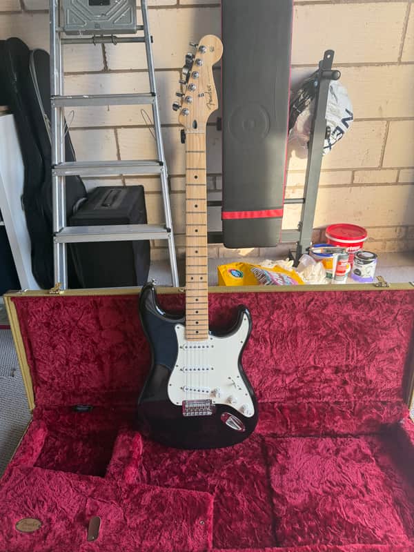 Fender Player II Stratocaster 2024 - Present - Black with White Pickguard image 1