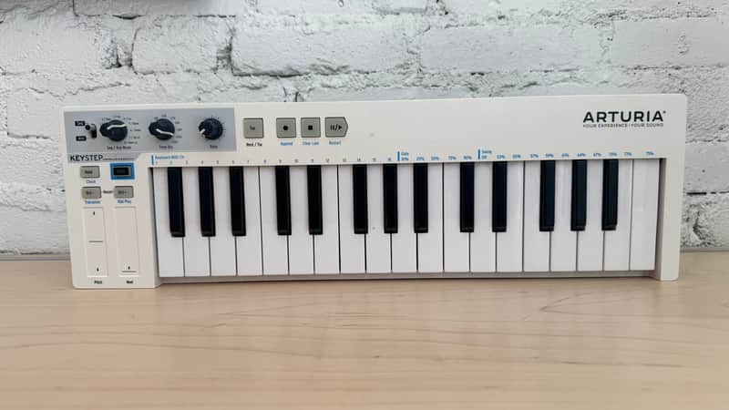 Arturia KeyStep 32-Key MIDI Controller 2017 - 2025 - White image 1