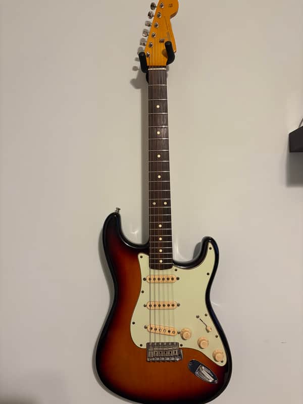 Fender American Vintage '62 Stratocaster 2000 - 2012 - 3-Color Sunburst image 1