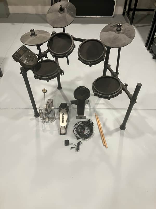 Alesis Nitro Mesh Kit Electronic Drum Set 2010s - Black image 1