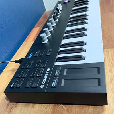 Native Instruments Komplete Kontrol M32 - Black image 5
