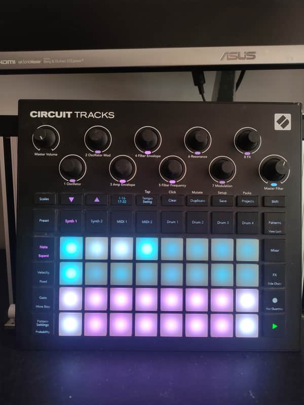 Novation Circuit Tracks Groovebox 2021 - Present - Black image 1