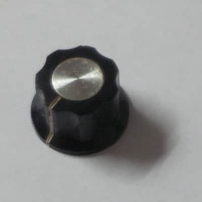 ONE used Toya B-1122 Vintage Boss Pedal Replacement KNOB, JAPAN, 1980s, fits split shaft pot - for OD1,DM2,PH1,CE2&more [NO pot/NO pedal(s)] black hard plastic, top side has silver colored reflector, 1 set screw, center under-side is brass color metal image 4