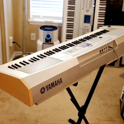 MUST SEE!!! YAMAHA DGX 500 SEMI-WEIGHTED 88-KEY DIGITAL PIANO IN AMAZING CONDITION! image 20