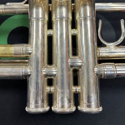 Yamaha YTR-2330 Gold-plated B-flat trumpet image 7