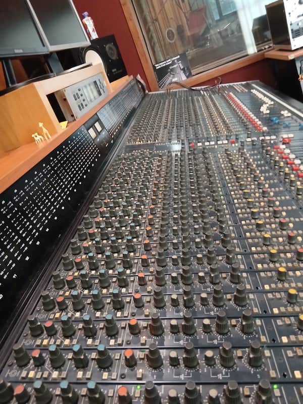 Immagine Soundcraft TS 24 - 40 channels analogue mixing consolle - 1
