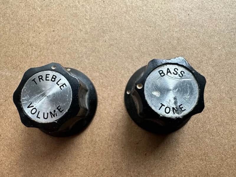 Rickenbacker 4001 control knobs 1979 - FREE POST image 1