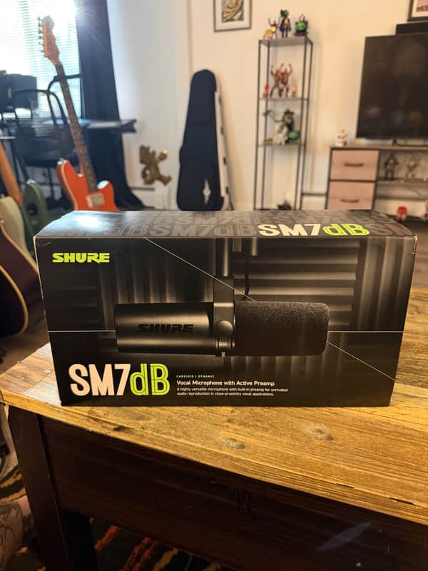Shure SM7dB Cardioid Dynamic Microphone with Built-In Preamp 2023 - Present - Black image 1