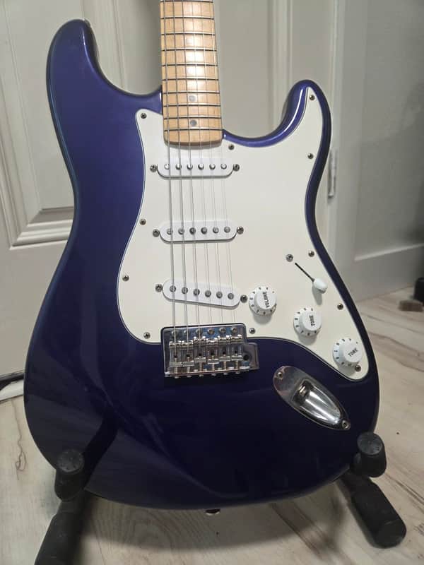 Fender Standard Stratocaster 1998 - 2005 | Reverb